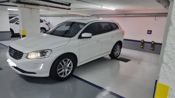 VOLVO XC60 2.0 T5 MOMENTUM GASOLINA 4P AUTOMÁTICO